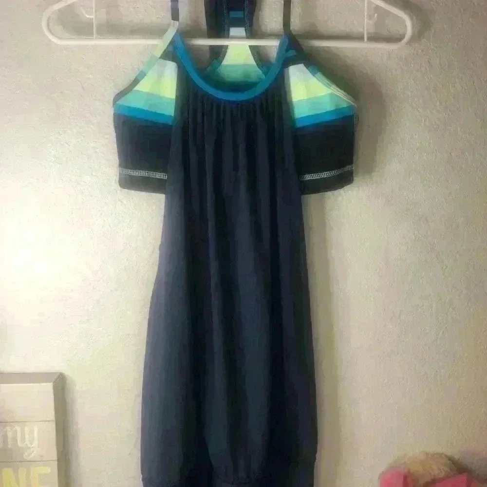 Lululemon navy tank with sports bra sz 4